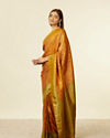 alt message - Mohey Women Mustard Yellow Bel Buti Patterned Saree with Trim Latkans image number 3